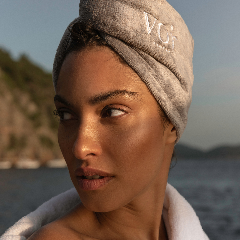 Jour du Lavage : Serviette Enveloppante de Luxe pour les Cheveux