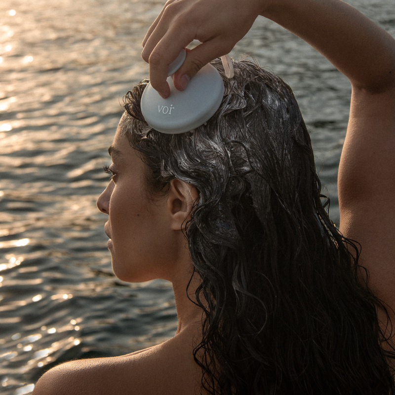 Rhythm of the Rain : Brosse de Massage Relaxante pour le Cuir Chevelu